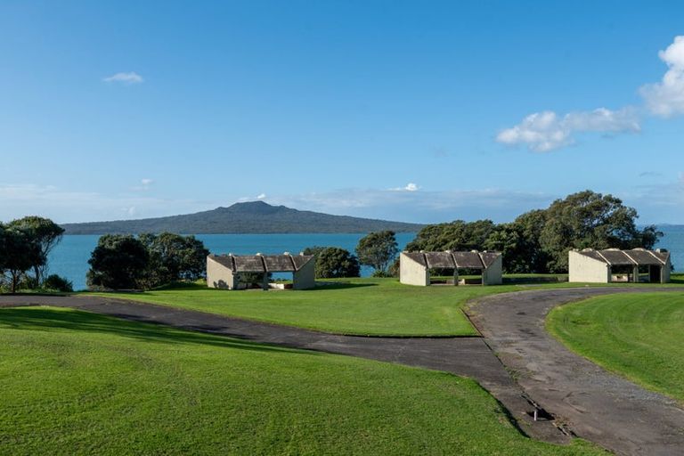 Photo of property in 5/77 Old Lake Road, Narrow Neck, Auckland, 0624