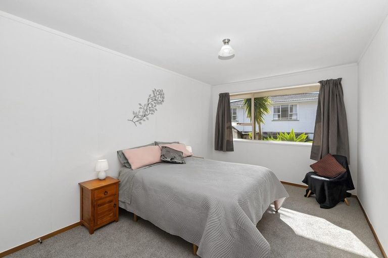 Photo of property in 120 Woodglen Road, Glen Eden, Auckland, 0602