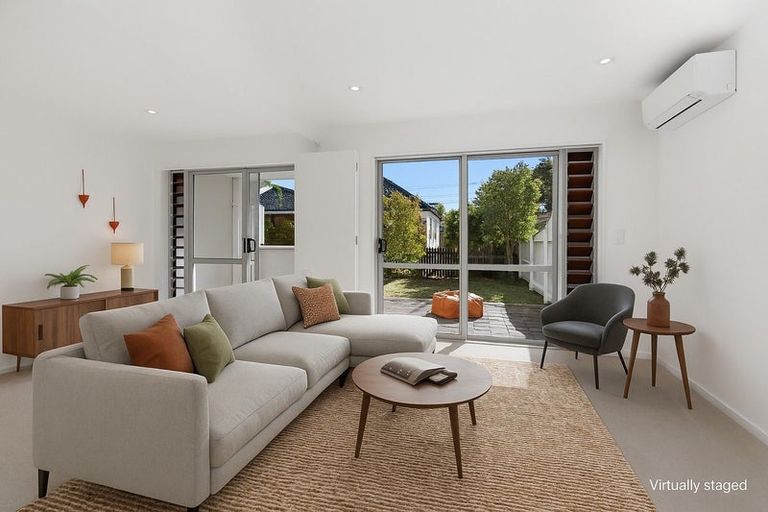 Photo of property in 4a/60 Masons Road, Oteha, Auckland, 0632