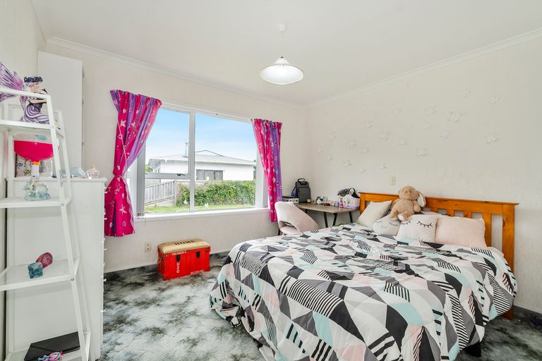 Photo of property in 105 Sandspit Road, Waiuku, 2123