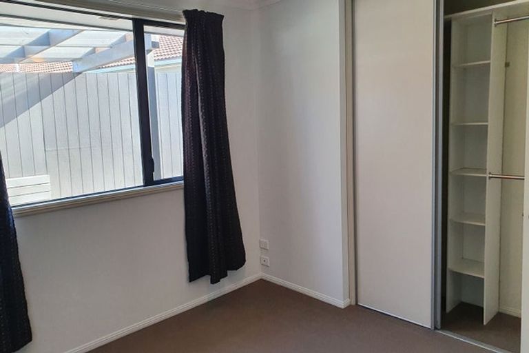 Photo of property in 27 Pahi Place, West Harbour, Auckland, 0618