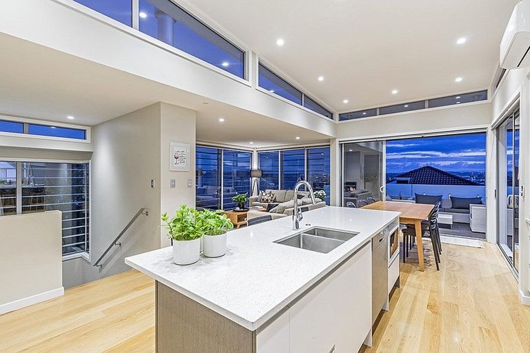 Photo of property in 49 Seaview Road, Castor Bay, Auckland, 0620