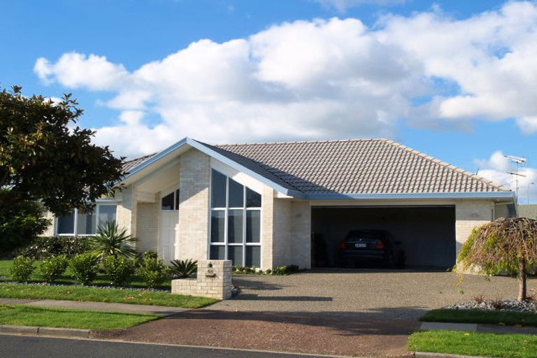 Photo of property in 48 Bob Charles Drive, Golflands, Auckland, 2013