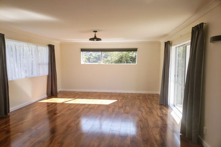Photo of property in 17 Kowhai Street, Tawa, Wellington, 5028