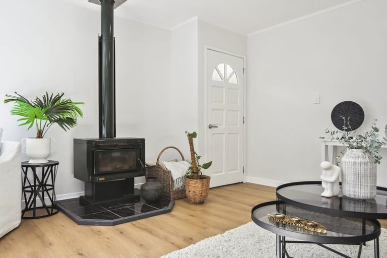 Photo of property in 9a/2 De Val Drive, Titirangi, Auckland, 0604