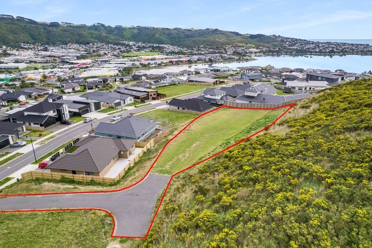 Photo of property in 21 Te Hoiere Street, Aotea, Porirua, 5024
