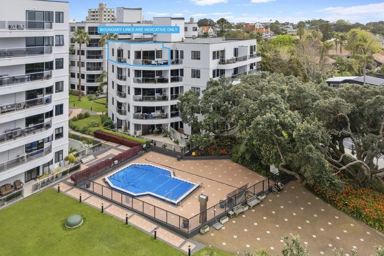 Photo of property in 4/5d The Promenade, Takapuna, Auckland, 0622
