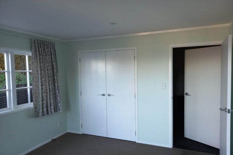 Photo of property in 71b Rosecamp Road, Beach Haven, Auckland, 0626