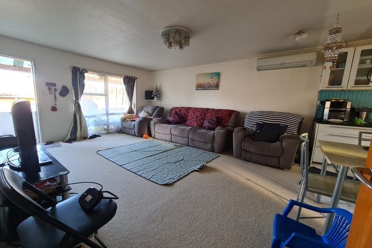 Photo of property in 2/51 Rimu Street, New Lynn, Auckland, 0600