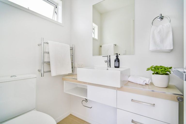 Photo of property in 3 Hikanui Drive, Havelock North, 4130