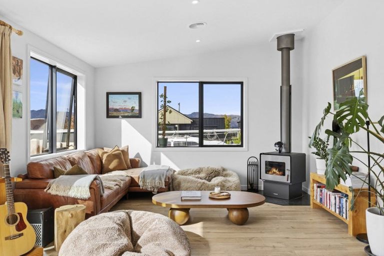 Photo of property in 3 Mount Prospect Lane, Wanaka, 9305