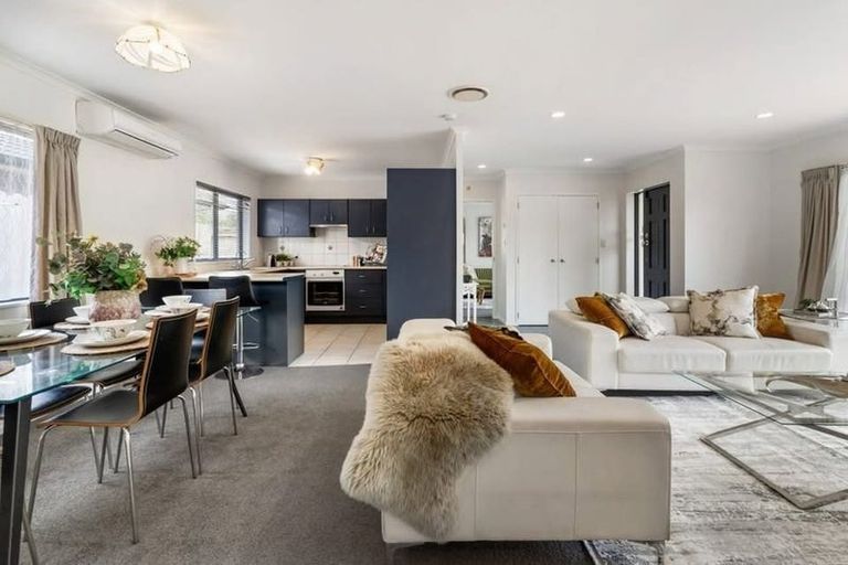 Photo of property in 16 Carisbrook Crescent, Papakura, 2110