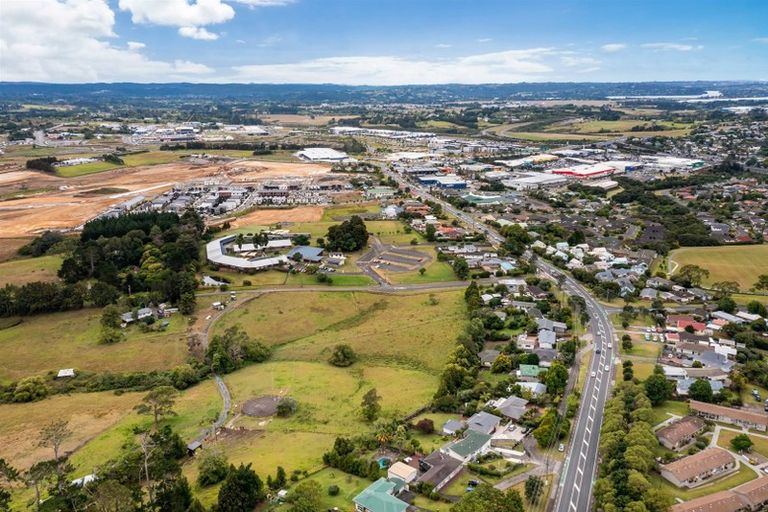 Photo of property in 466 Don Buck Road, Massey, Auckland, 0614