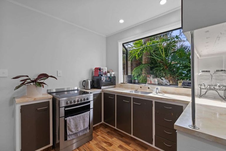 Photo of property in 24 Pukeroa Place, Papakura, 2110