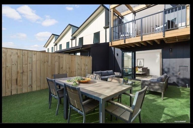 Photo of property in 31 Lewis Road, Pakuranga, Auckland, 2010