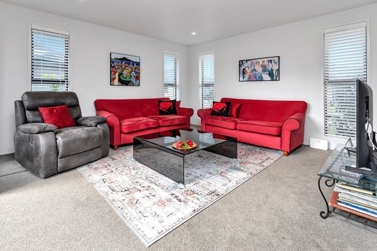 Photo of property in 1 Te Akau Place, One Tree Point, 0118