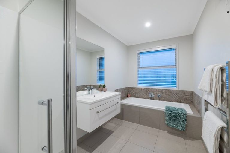Photo of property in 3 Kahuparere Crescent, Pyes Pa, Tauranga, 3112