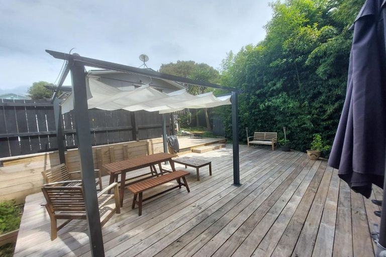 Photo of property in 14 Barnfield Place, Glendene, Auckland, 0602