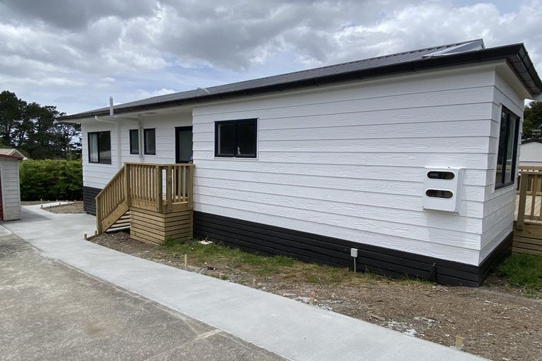 Photo of property in 3 Lowell Place, Massey, Auckland, 0614