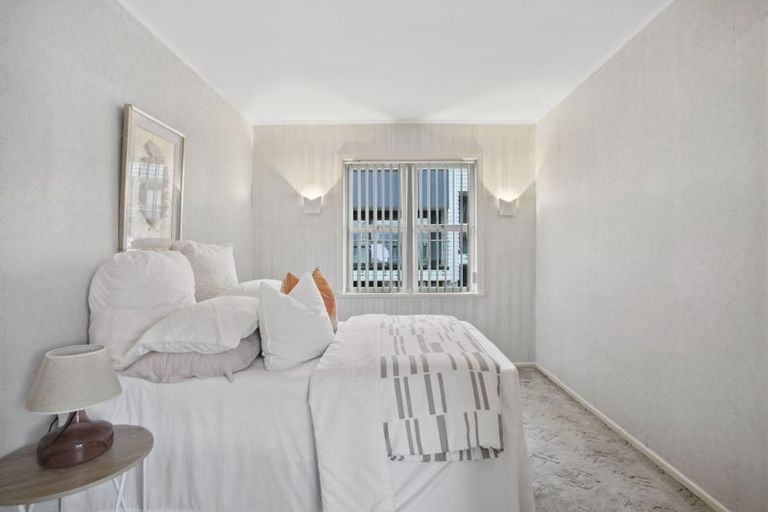 Photo of property in 16 Sylvan Crescent, Te Atatu South, Auckland, 0610