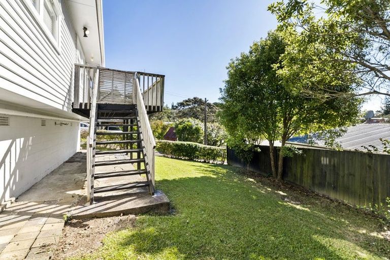 Photo of property in 1/16 Weldene Avenue, Glenfield, Auckland, 0629