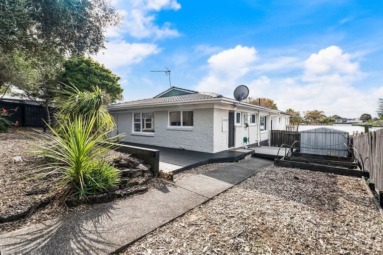 Photo of property in 1/1 Broadview Place, Howick, Auckland, 2014