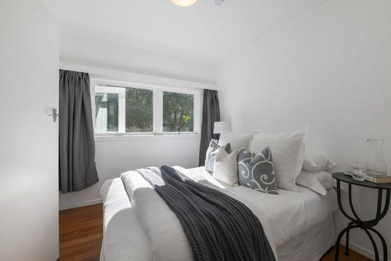 Photo of property in 1a/1 Scarboro Terrace, Murrays Bay, Auckland, 0630