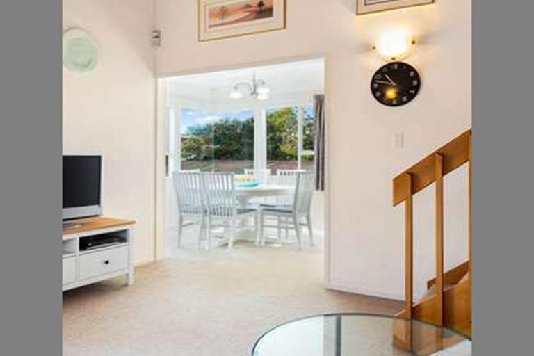 Photo of property in 2/8 Rickards Place, New Lynn, Auckland, 0600