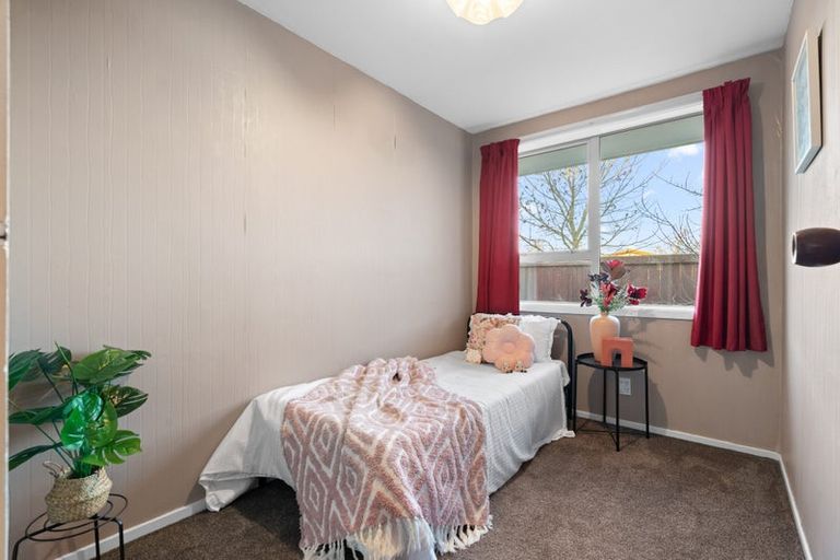 Photo of property in 2/275 Hendersons Road, Hoon Hay, Christchurch, 8025