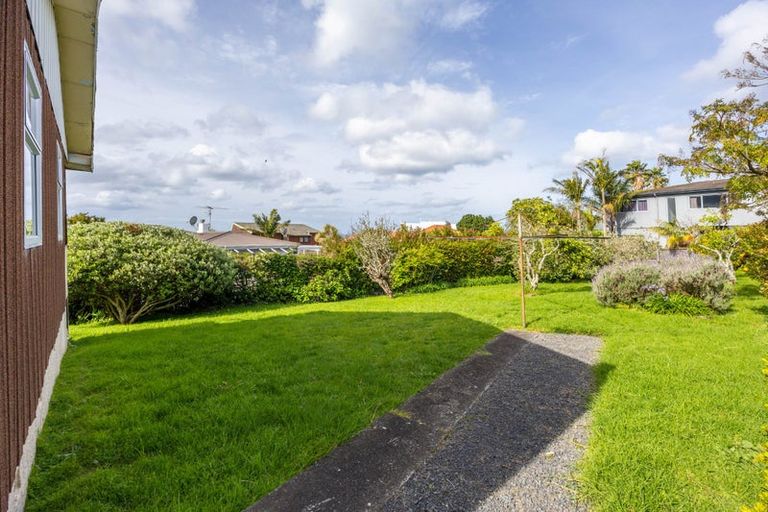 Photo of property in 1 Braemar Road, Rothesay Bay, Auckland, 0630