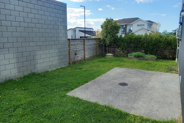 Photo of property in 215 Wainui Road, Silverdale, 0932