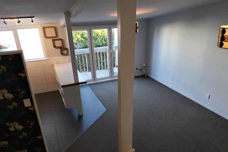 Photo of property in 23f7 Collins Avenue, Tawa, Wellington, 5028
