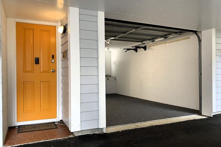 Photo of property in Victoria Villas, 45/35u Pirie Street, Mount Victoria, Wellington, 6011