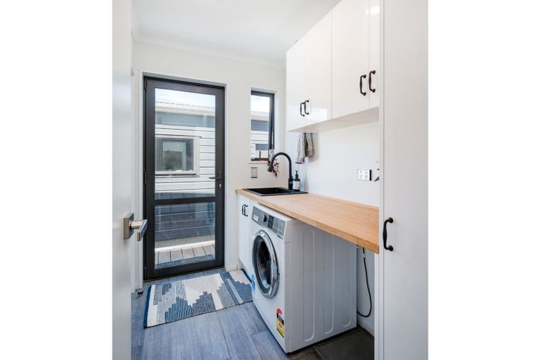 Photo of property in 8 Kingfisher Crescent, Albert Town, Wanaka, 9305