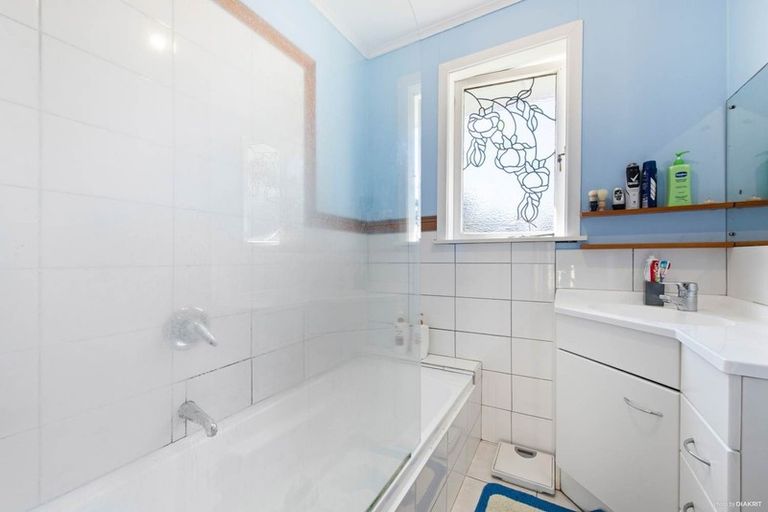 Photo of property in 34 Cutler Street, New Lynn, Auckland, 0600