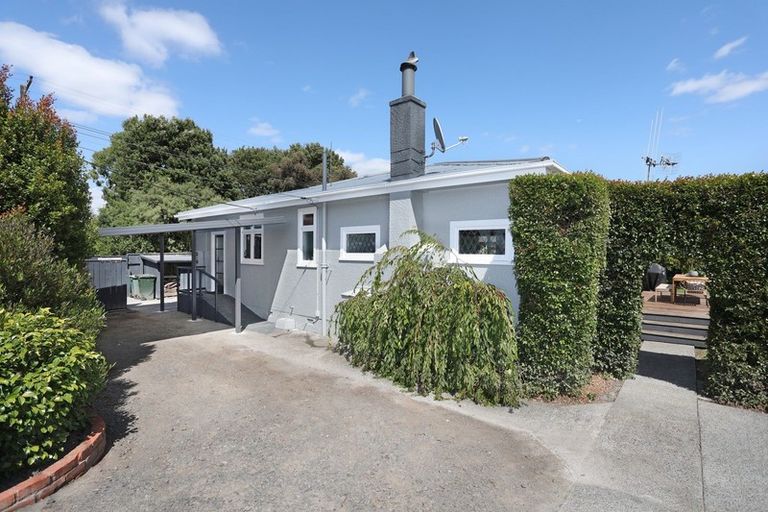 Photo of property in 16 Oxford Street, Marton, 4710