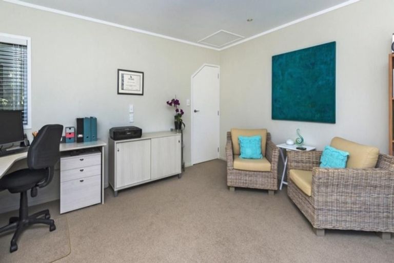 Photo of property in 8 Towra Place, Botany Downs, Auckland, 2010