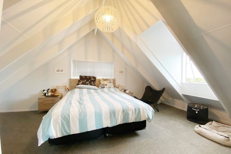 Photo of property in 43 Hutchinson Avenue, New Lynn, Auckland, 0600