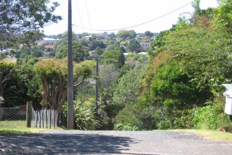 Photo of property in 2/149a Rangatira Road, Beach Haven, Auckland, 0626