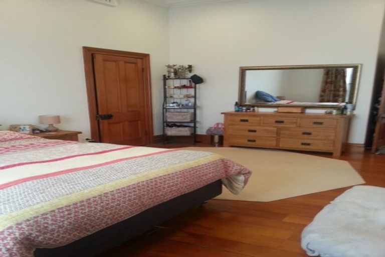 Photo of property in 113 Vauxhall Road, Narrow Neck, Auckland, 0624
