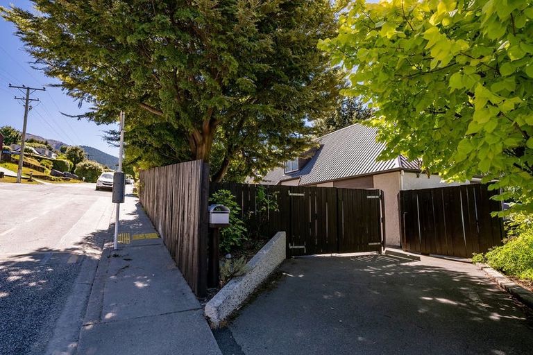 Photo of property in 8 Arawata Terrace, Fernhill, Queenstown, 9300
