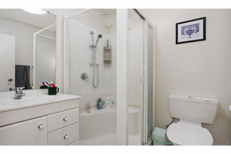 Photo of property in 4 Tern Place, Unsworth Heights, Auckland, 0632