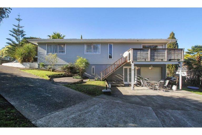 Photo of property in 8 Papa Place, Birkdale, Auckland, 0626