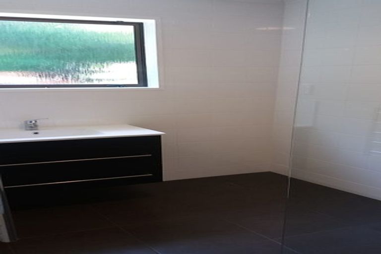 Photo of property in 17a Kowhai Grove, Waikanae, 5036