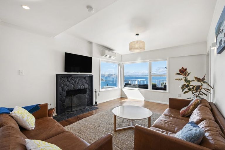 Photo of property in 27 Tai Paku Paku Road, Karaka Bays, Wellington, 6022