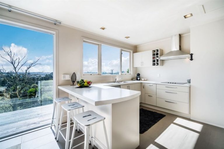 Photo of property in 8 Catrina Avenue, Birkenhead, Auckland, 0626