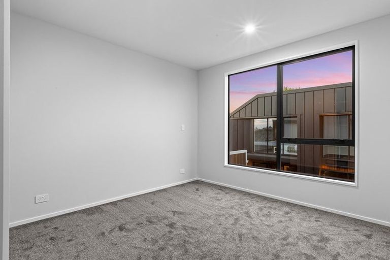 Photo of property in 2/76 Caledonian Road, St Albans, 8014