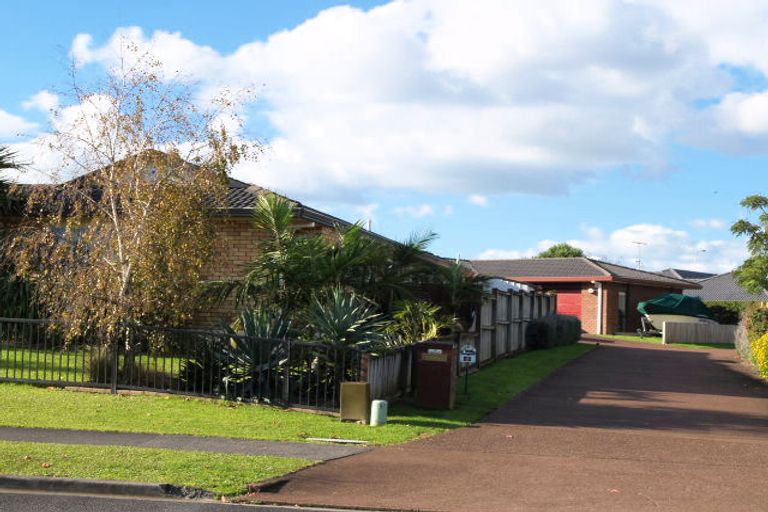 Photo of property in 46 Bob Charles Drive, Golflands, Auckland, 2013