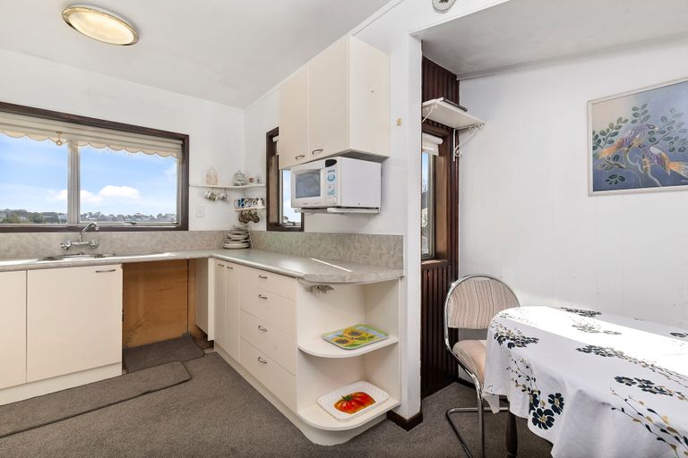 Photo of property in 2/58 Pupuke Road, Hillcrest, Auckland, 0627