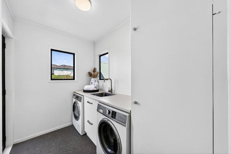 Photo of property in 2/10 Sylvan Park Avenue, Milford, Auckland, 0620